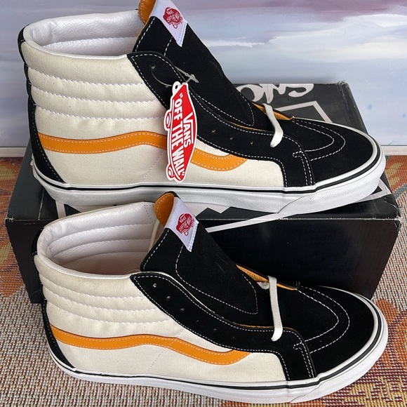 Vans Men’s Sk8-Hi 38 Dx
Noon Goons Black/Yellow/White 
VN0A5KRI05N
Sneakers - Picture 2 of 16